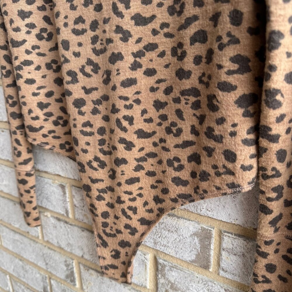 Abercrombie and Fitch Long Sleeve Animal Print Bodysuit Women's Size L. - Picture 7 of 8